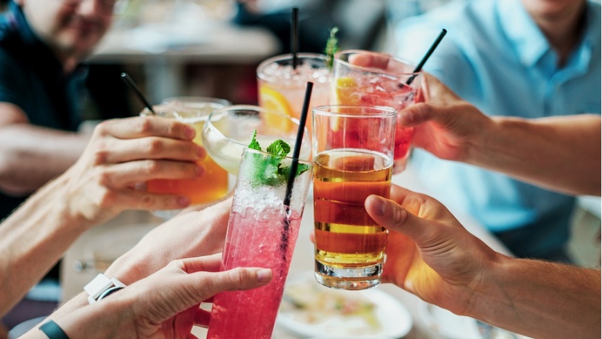 Longdrinks und Biere