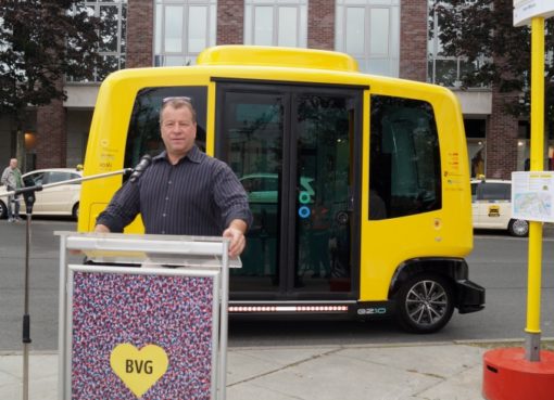 Start des EasyMile-BVG-Minibus