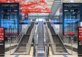 Fluggastterminal BER: Aufgang zum Abflug