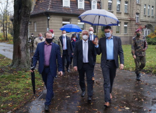 Bundespräsident im Corona-Lagezentrum