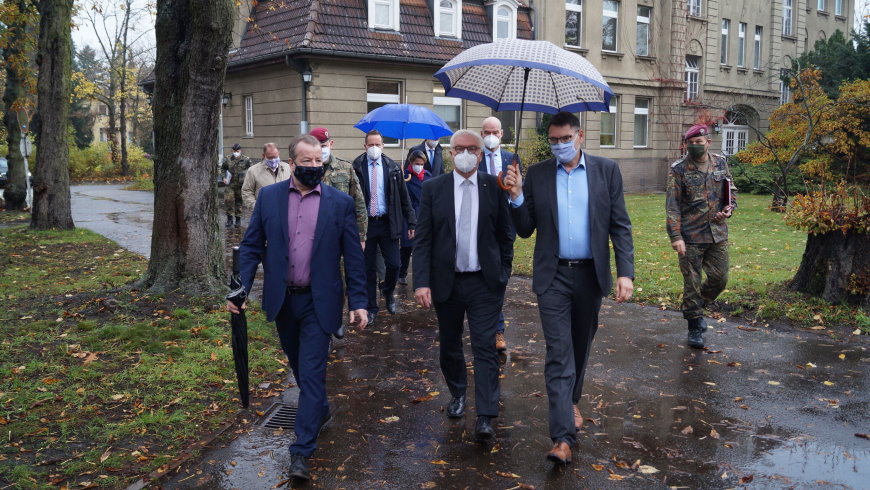 Bundespräsident im Corona-Lagezentrum