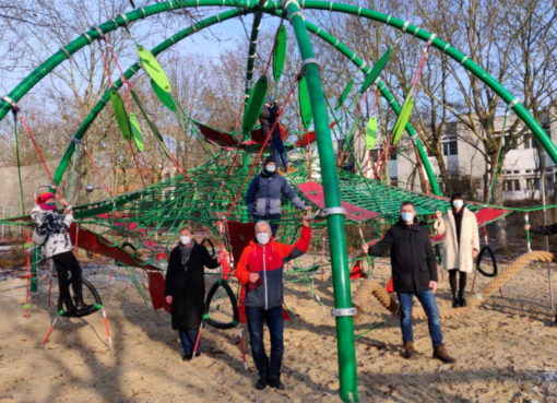 Klettergerät an der Borsigwalder Grundschule