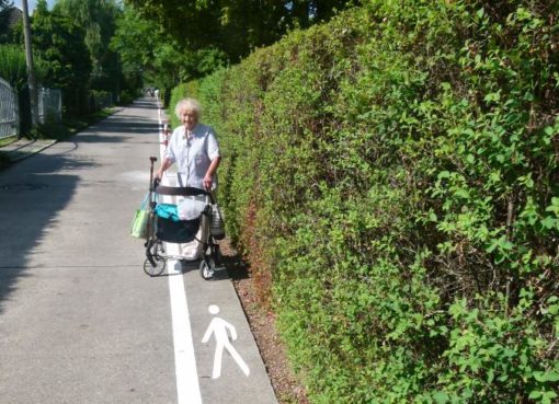 Neufahrwasserweg: Fußweg schmaler als ein Rollator